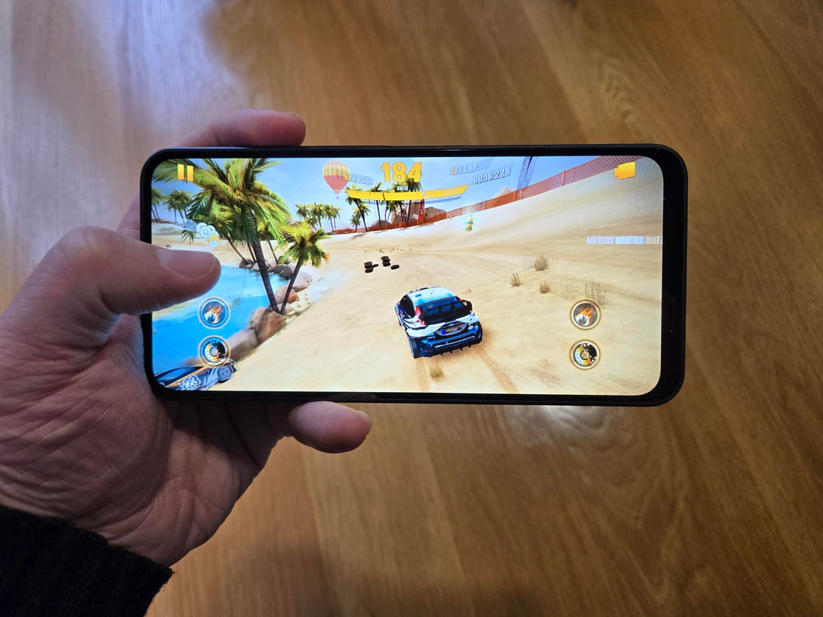 samsung-galaxy-a17-playing-asphalt-xtreme-mike-sorrentino