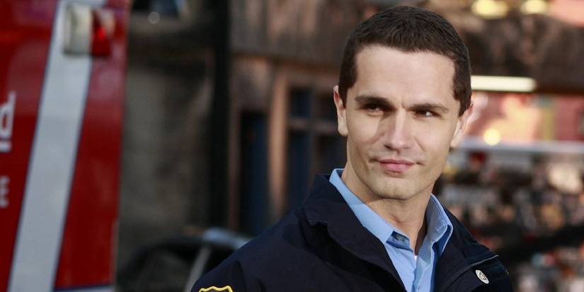 Davis Bloome smirking in Smallville