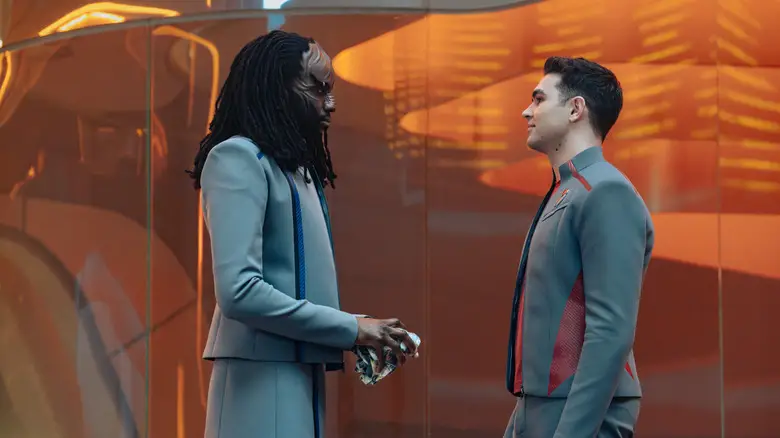 Karim Diané's Jay-Den and George Hawkins' Darem facing each other on Star Trek: Starfleet Academy