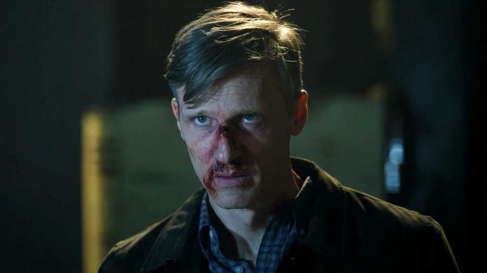 Teddy Sears as a wounded Warren in The Night Agent season 2