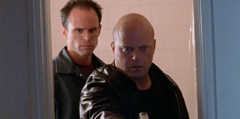 Vic and Shane looking down in The Shield pilot