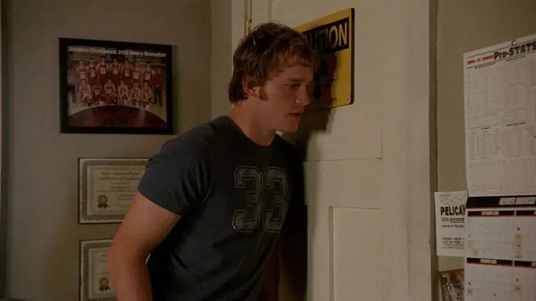 Chris Pratt as Bright Abbott leaning against a door in Everwood