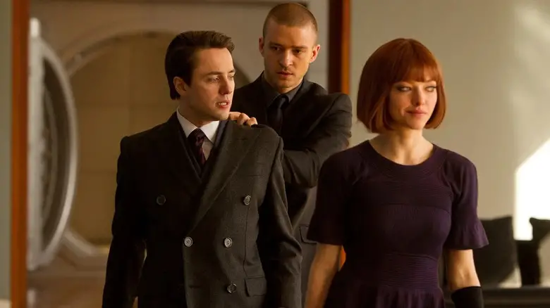 Will holding Philip at gunpoint while Sylvia smirks in In Time