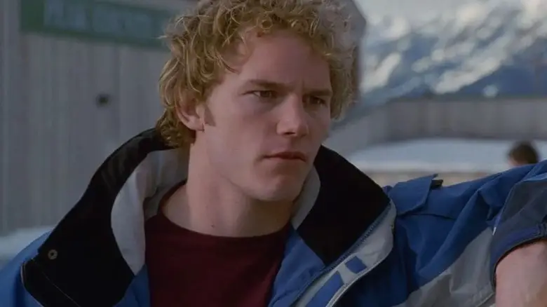 Chris Pratt as Bright Abbott leaning outside in Everwood