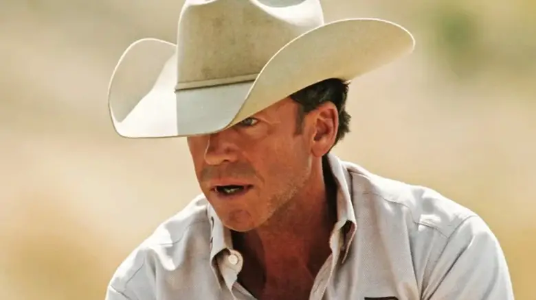 Travis Wheatley (Taylor Sheridan) sitting on a horse on "Yellowstone"