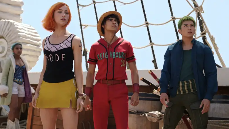 Luffy and the Straw Hats looking up suspiciously in One Piece