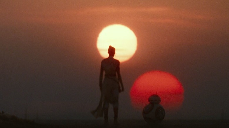 Rey looking at the twin suns with BB-8 at the end of Star Wars: The Rise of Skywalker