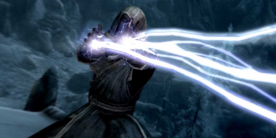 skyrim-mage-using-spell.jpg