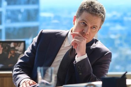 Stephen Amell Suits LA