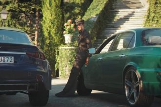 Imagem de 007 First Light com James Bond em ação.