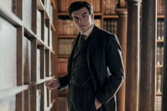 Sherlock Holmes e Moriarty em cena icônica