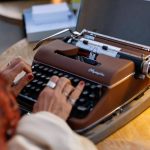 Escândalo Literário: Conto de IA Ganha Prêmio Prestigiado - escândalo literário