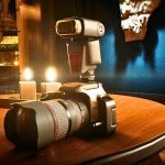 James Bond se infiltrando como fotógrafo em 007 First Light