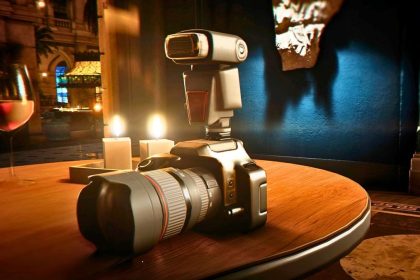 James Bond se infiltrando como fotógrafo em 007 First Light
