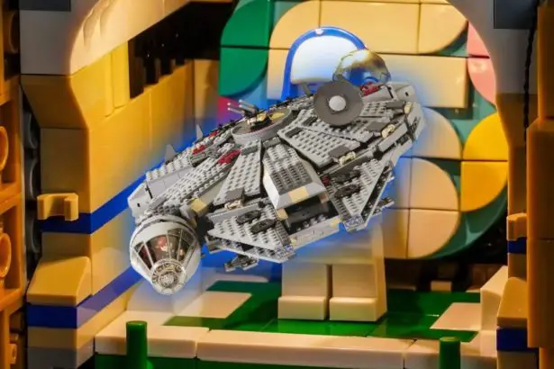 LEGO: Transformação Surpreendente de Copa do Mundo em Millennium Falcon - LEGO Millennium Falcon