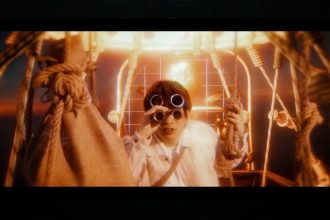 Lucky Kilimanjaro no videoclipe de Asahi para o anime LIAR GAME