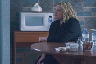 Cenas do episódio final de The Testaments
