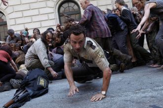 Zumbis em ação em uma série de TV