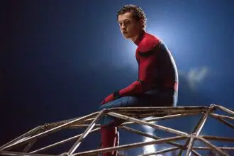 Tom Holland como Homem-Aranha em cena do filme
