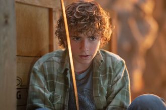 Percy Jackson em uma cena da nova série da Netflix