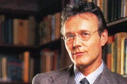 Anthony Head em cena de Buffy, a Caça-Vampiros