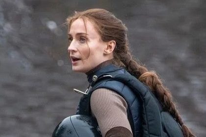 Sophie Turner como Lara Croft na série Tomb Raider