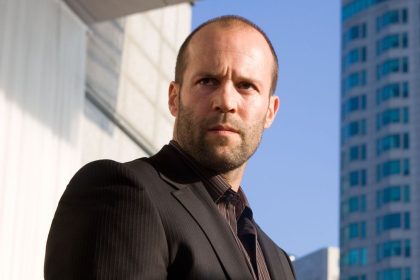 Jason Statham em cena de Crank
