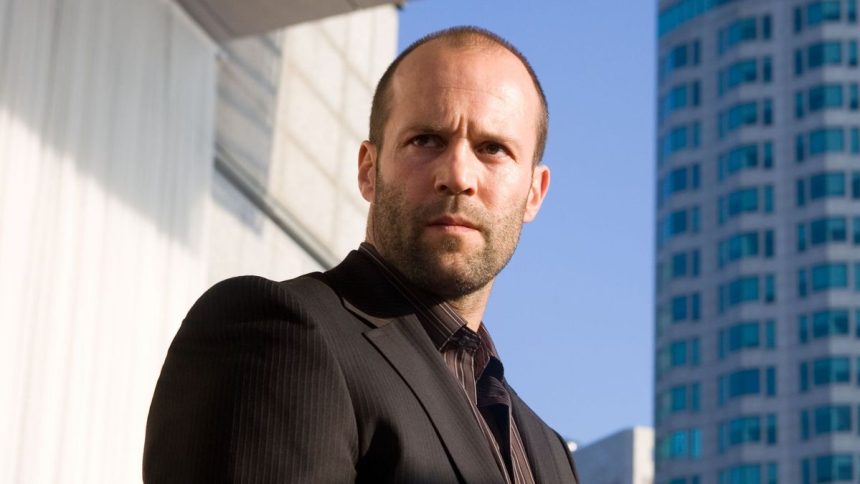 Jason Statham em cena de Crank