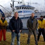 Capitães e tripulantes de Deadliest Catch durante uma missão de pesca