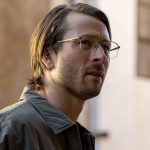 Pôster do remake de Hit Man na Netflix
