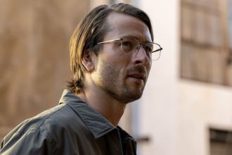 Pôster do remake de Hit Man na Netflix