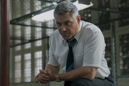 Holt McCallany em cena de Mindhunter