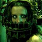 Pôster do filme Fatal Fest com temática de terror.
