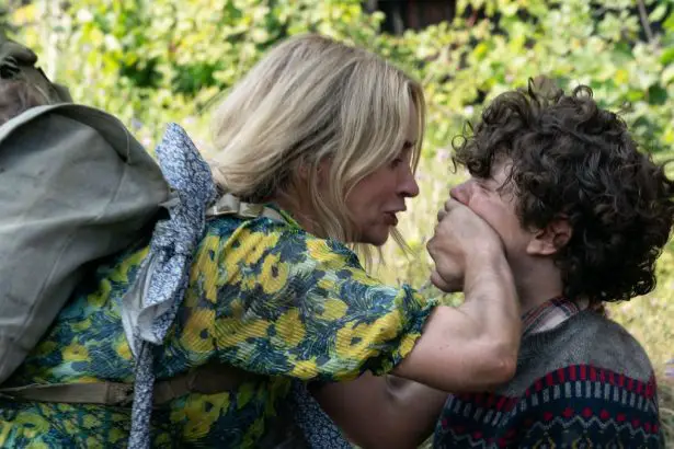 Pôster do filme de ficção científica 2026 que une Attack on Titan e A Quiet Place