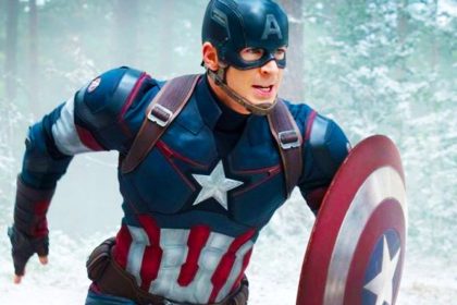 Cena de Avengers: Age of Ultron com os heróis em ação.