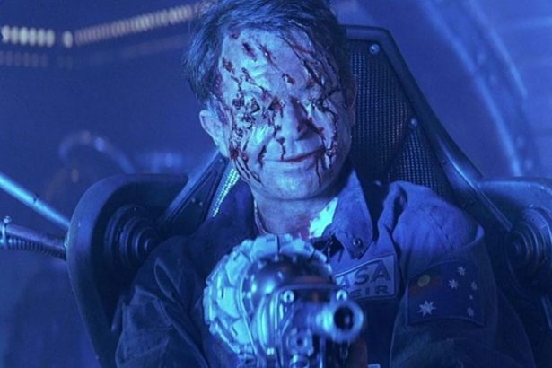Sam Neill em Event Horizon