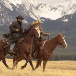Ed Harris durante as gravações de Dutton Ranch