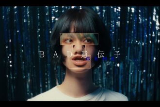 Dannie May durante a gravação do clipe BAD Idenshi
