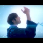 Makoto Furukawa durante apresentação musical