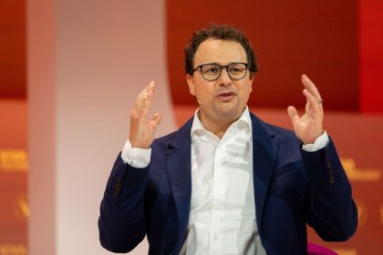 CEO da Anthropic Desmente Rumores sobre Proibição de IA - proibição de IA de peso aberto