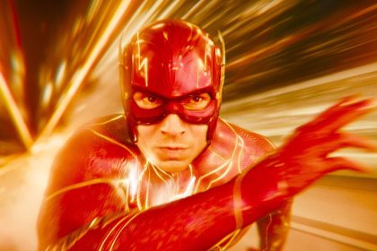 Imagem do universo DC com Flash e Darkseid