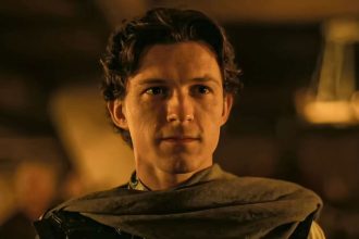 Tom Holland em cena de The Odyssey