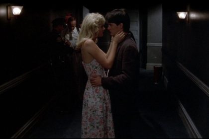 Blue Velvet: A Dualidade Entre Mal e Esperança - Blue Velvet