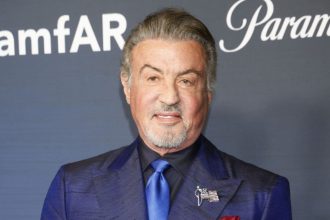 Stallone Transforma Best-Seller em Série de TV Imperdível - Bourbon & Lies