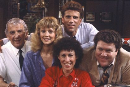 Nova Versão Britânica de Cheers Promete Surpreender - Cheers britânico