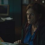 Dale Dickey Brilha em Cena Desafiadora de ‘Widow’s Bay’ - Dale Dickey