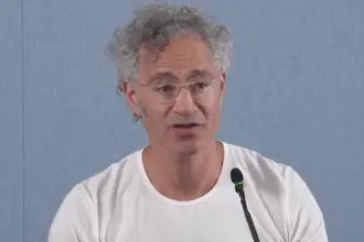 CEO da Palantir Alerta sobre IA e Resultados Financeiros Surpreendentes - Palantir