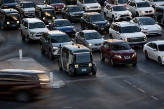 Zoox Inicia Cobrança por Robotaxis em Las Vegas: Um Marco - Zoox