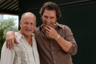 Por que ‘Brothers’ Falha Mesmo com McConaughey e Harrelson? - Brothers