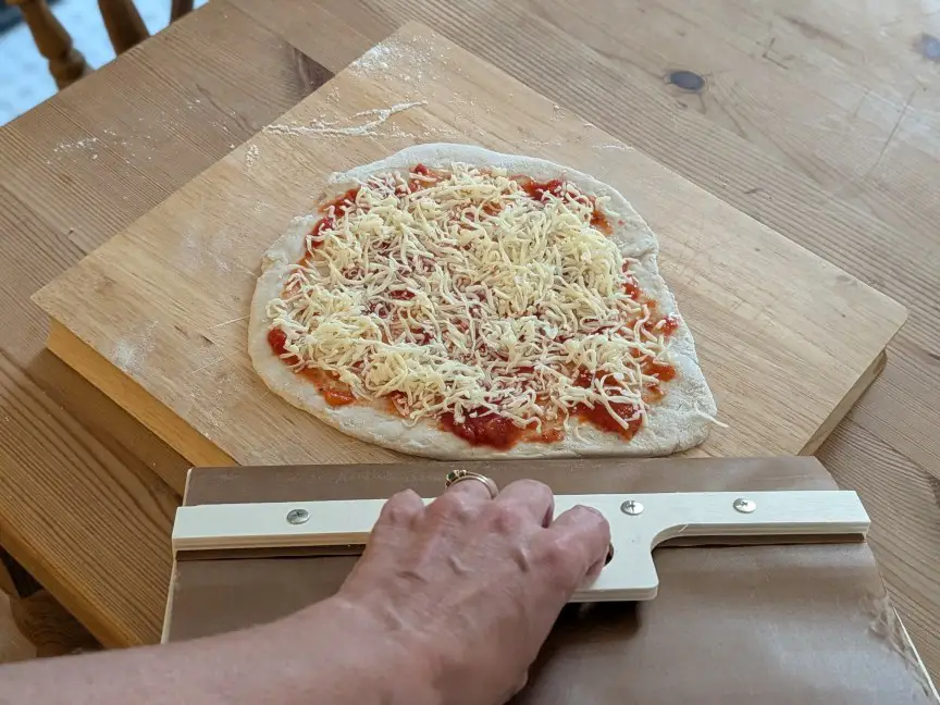 Espátula Deslizante para Pizza: Revolução ou Risco na Cozinha? 60 geeklando.com.br